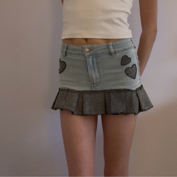H&M divided denim ruffle mini skirt with heart patches Size - Picture 4 of 7